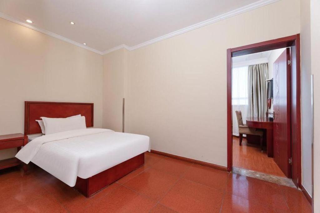 Greentree Inn Suzhou Railway Station North Square Haobainian Wedding Dress City Express Hotel Esterno foto